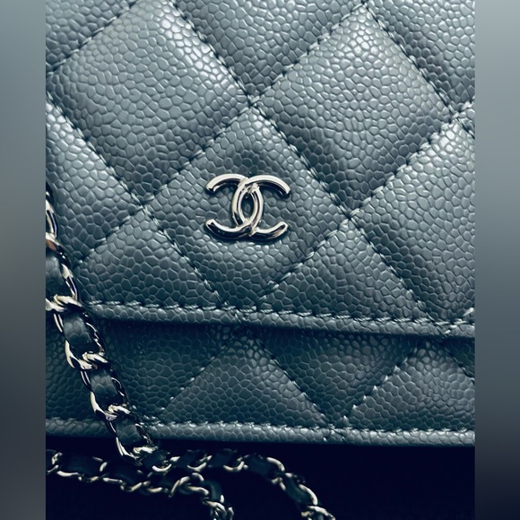 🔥CHANEL Quilted Vegan Leather Chain Crossbody sterling Gray wallet on chain - Picture 5 of 14